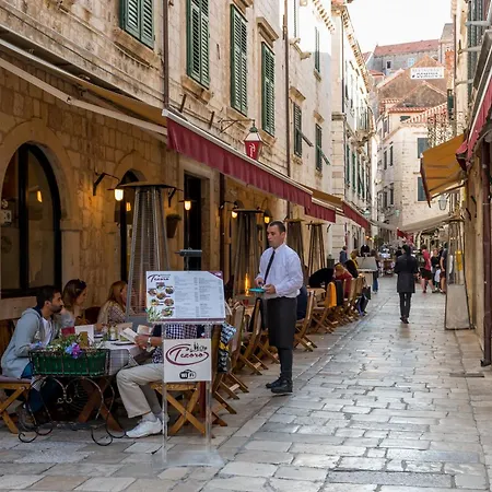 Domino I Old Town Apartman *